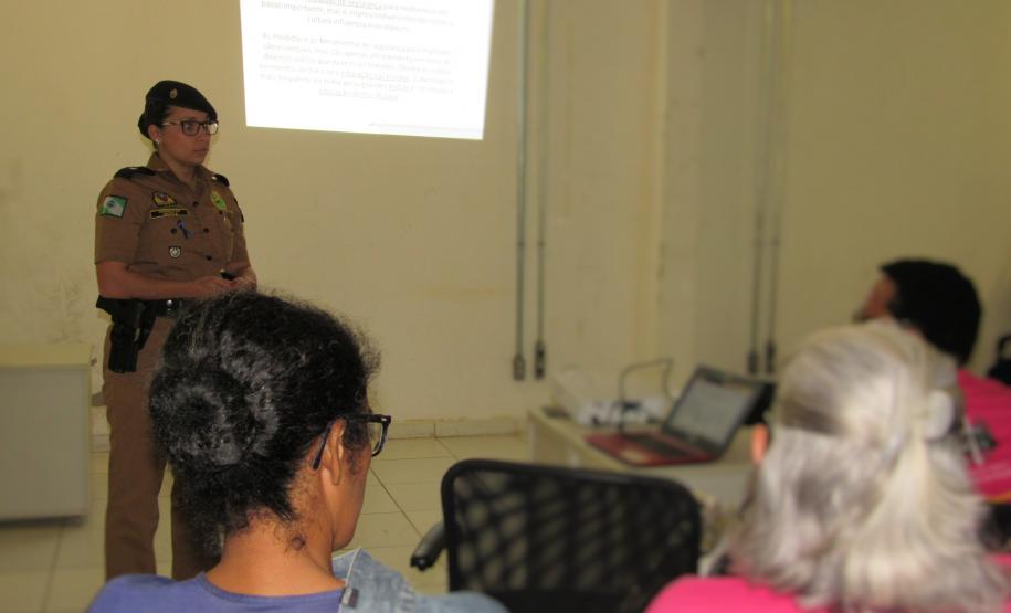 Palestra para mulheres sobre segurança é ministrada na defensoria pública de Cianorte (PR)