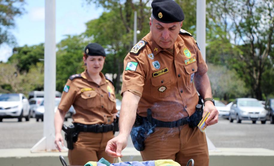 No Dia da Bandeira, PM faz cerimônia com a incineração da Bandeira Nacional em São José dos Pinhais