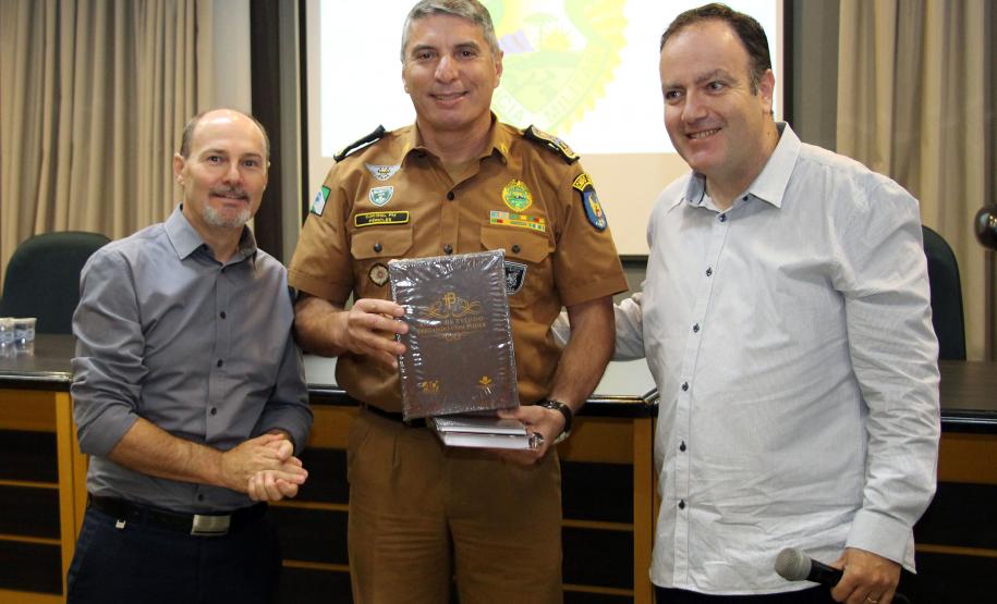 Conselho de Ministros Evangélicos do Paraná promove café da manhã e homenageia o Comandante-Geral da PM em Curitiba