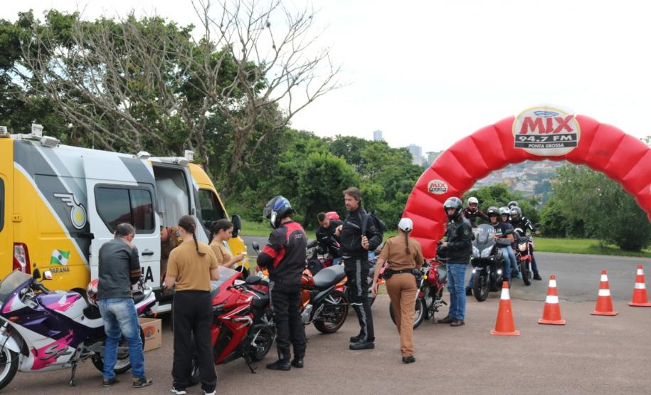 Mais de 200 pessoas se reúnem na 5ª Edição do Passeio Motociclístico do Pelotão de Trânsito em Ponta Grossa (PR)