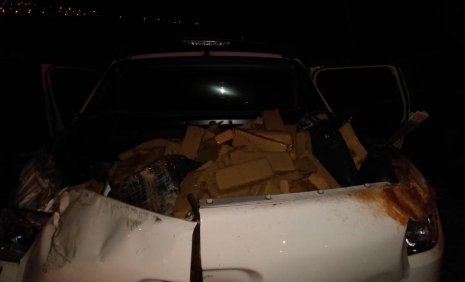 PM apreende quase 400 quilos de maconha e veículo após acompanhamento tático em Ouro Verde (PR); condutor é preso