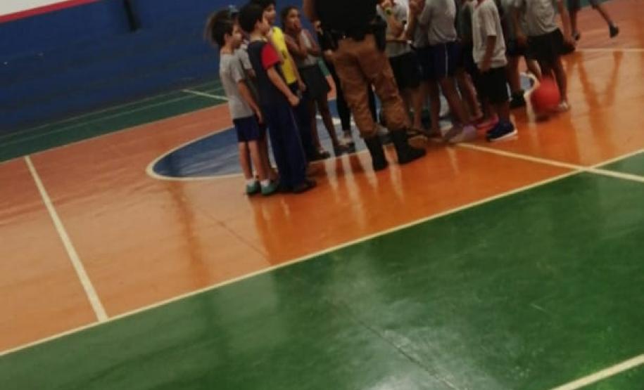Durante formatura do PROERD, Canil do 19º Batalhão faz apresentação com os cães da corporação em Palotina (PR)