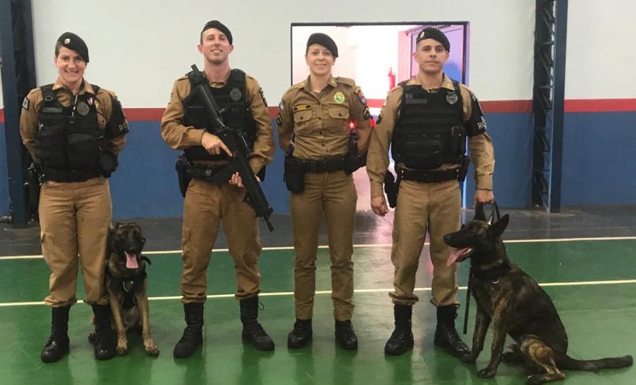 Durante formatura do PROERD, Canil do 19º Batalhão faz apresentação com os cães da corporação em Palotina (PR)