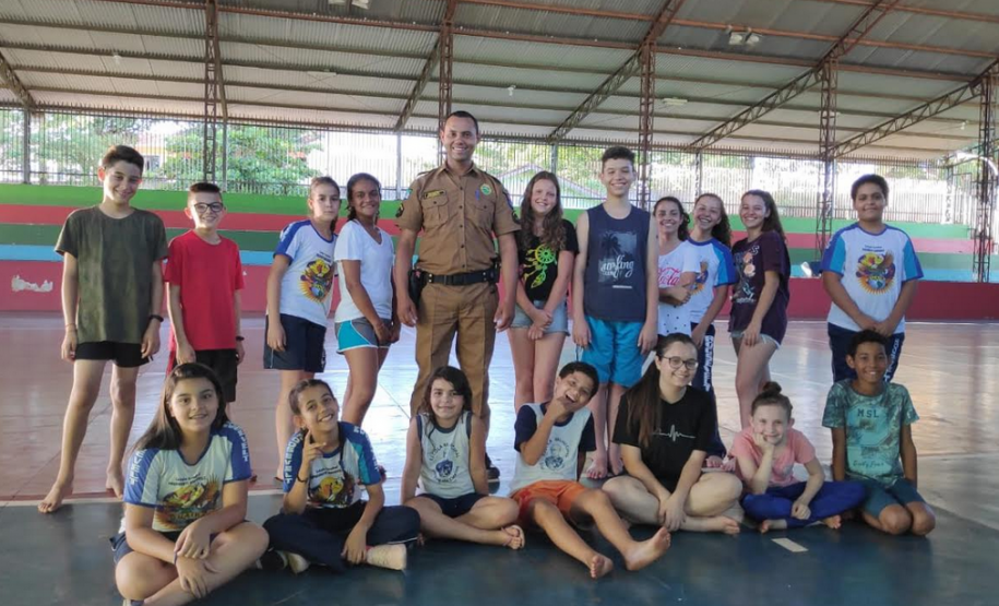 Policial militar realiza projeto social de Karatê em Guairá (PR)