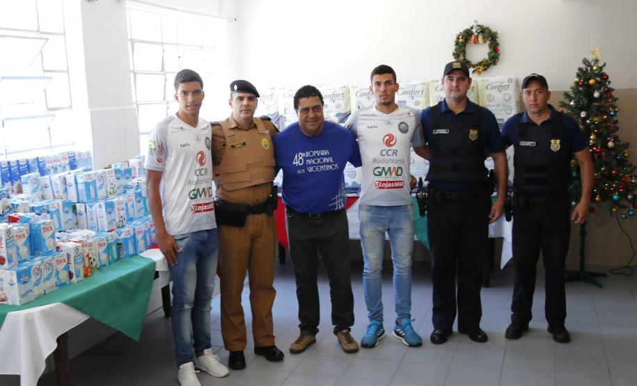 Operação Futebol Solidário arrecada fraldas e leites para idosos de Ponta Grossa (PR)