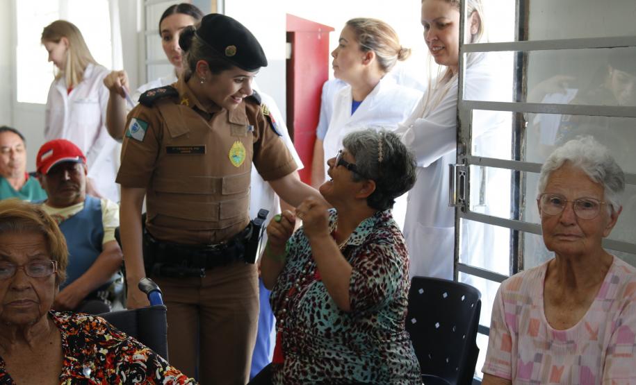 Operação Futebol Solidário arrecada fraldas e leites para idosos de Ponta Grossa (PR)