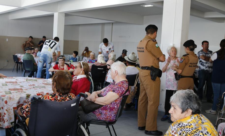 Operação Futebol Solidário arrecada fraldas e leites para idosos de Ponta Grossa (PR)