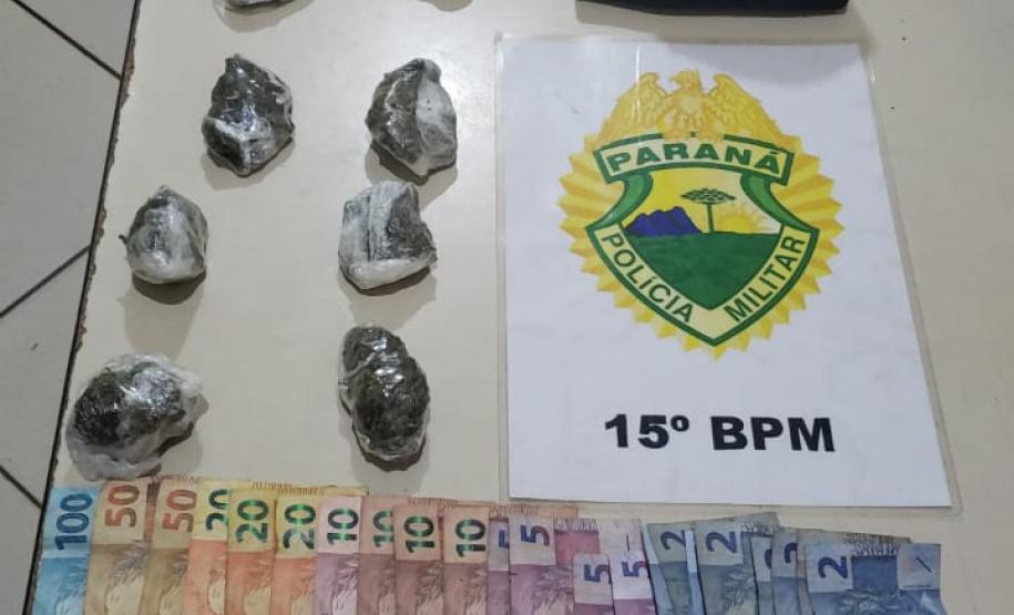 PM apreende quase um quilo de maconha e encaminha homem com Mandado de Prisão em Rolândia (PR)