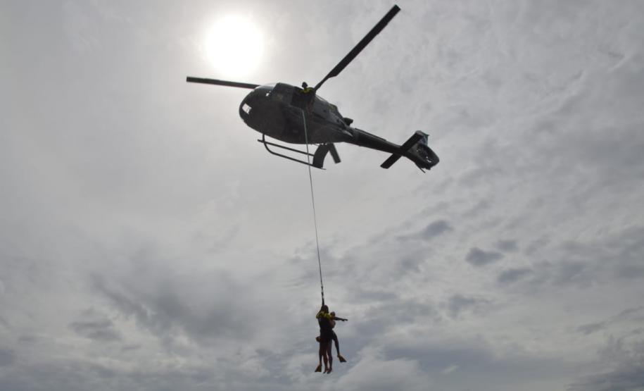 Batalhão aéreo da PM faz exercício com equipes médicas em preparação a Operação Verão 2019/2020