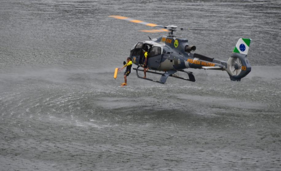 Batalhão aéreo da PM faz exercício com equipes médicas em preparação a Operação Verão 2019/2020