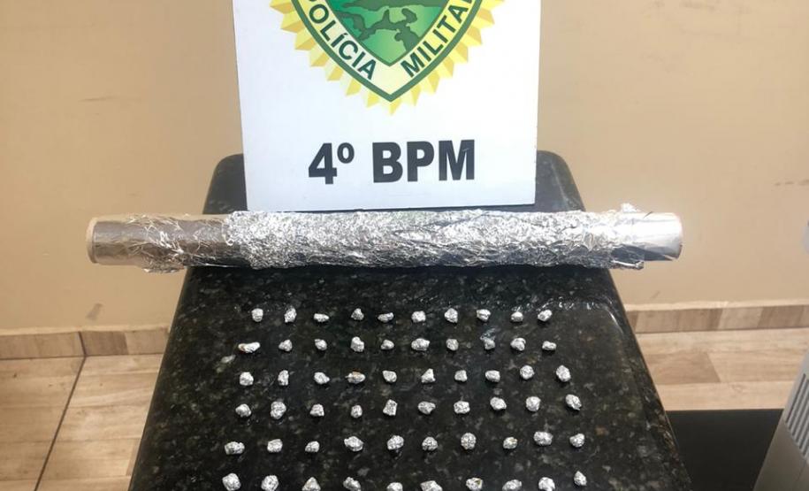PM de Maringá apreende drogas e encaminha envolvidos à delegacia
