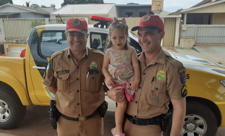Militares estaduais visitam pequeno fã da polícia em Campo Mourão (PR)