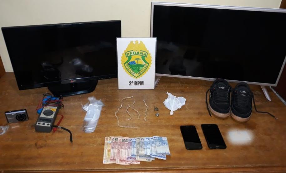 PM apreende drogas, armas e recupera eletroeletrônicos em situações distintas no Norte do estado