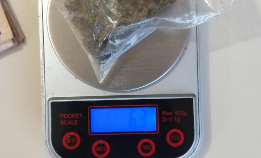 PM apreende drogas, armas e recupera eletroeletrônicos em situações distintas no Norte do estado