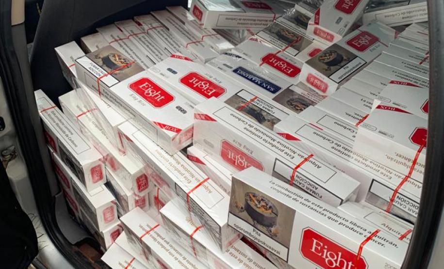 BPRv apreende mais de sete mil maços de cigarros contrabandeados e recupera veículo em Iporã; dois homens são presos