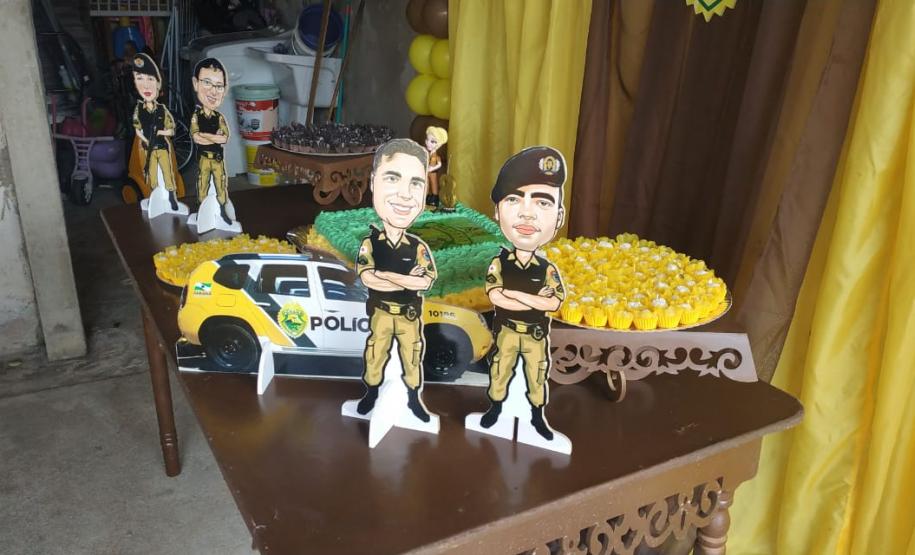 Policiais militares fazem presença na festa de aniversário de 8 anos de Yasmin em Fazenda Rio Grande, Região Metropolitana de Curitiba