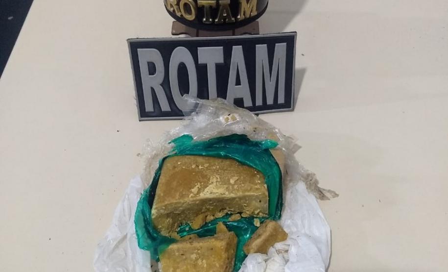 Denúncia leva PM a prender homem que estava com 350 gramas de crack em Irati (PR)