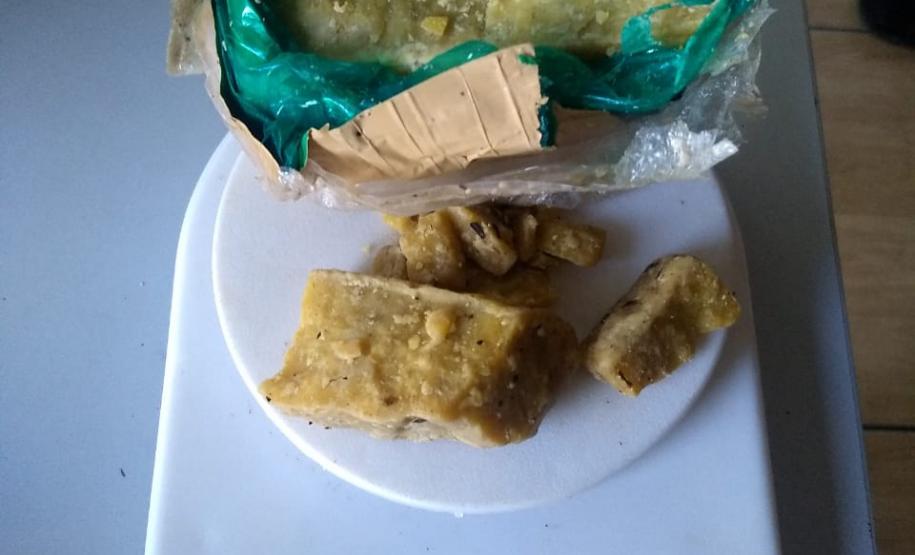 Denúncia leva PM a prender homem que estava com 350 gramas de crack em Irati (PR)