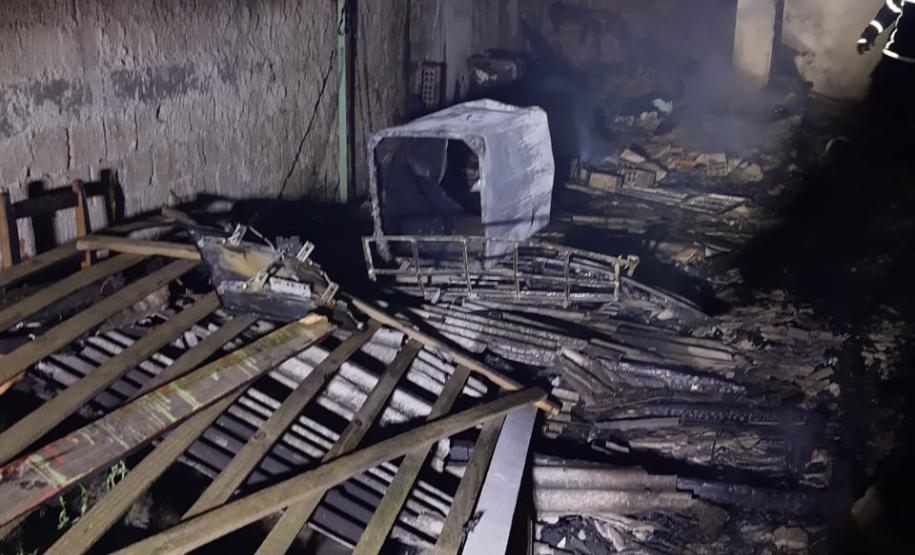 Policiais salvam diversas pessoas durante incêndio em Piraquara, na RMC