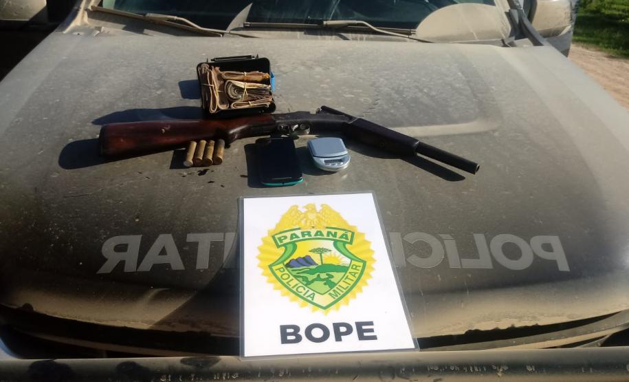 PM deflagra operação contra o tráfico de drogas, furtos e roubos no Litoral; cinco pessoas são presas