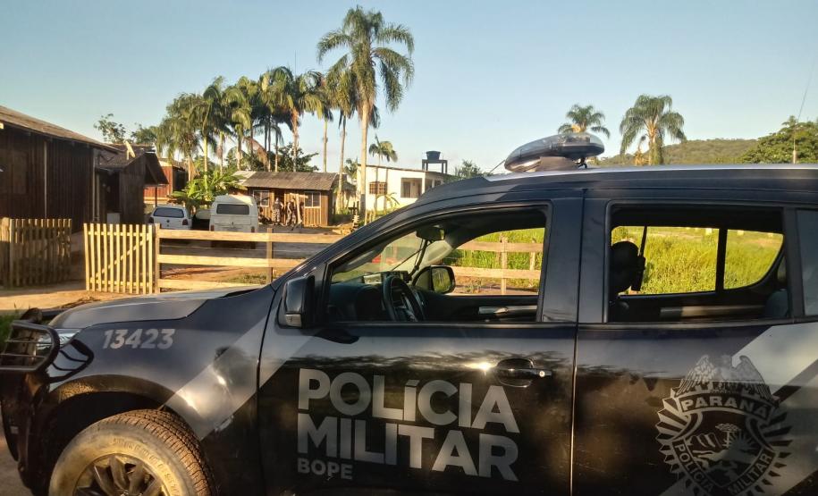 PM deflagra operação contra o tráfico de drogas, furtos e roubos no Litoral; cinco pessoas são presas