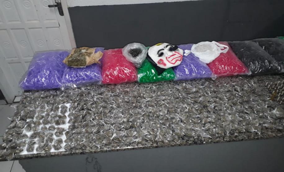 Ação do projeto-piloto Em Frente Brasil resulta na prisão de dois homens e na apreensão de grande quantidade de drogas em São José dos Pinhais (PR)