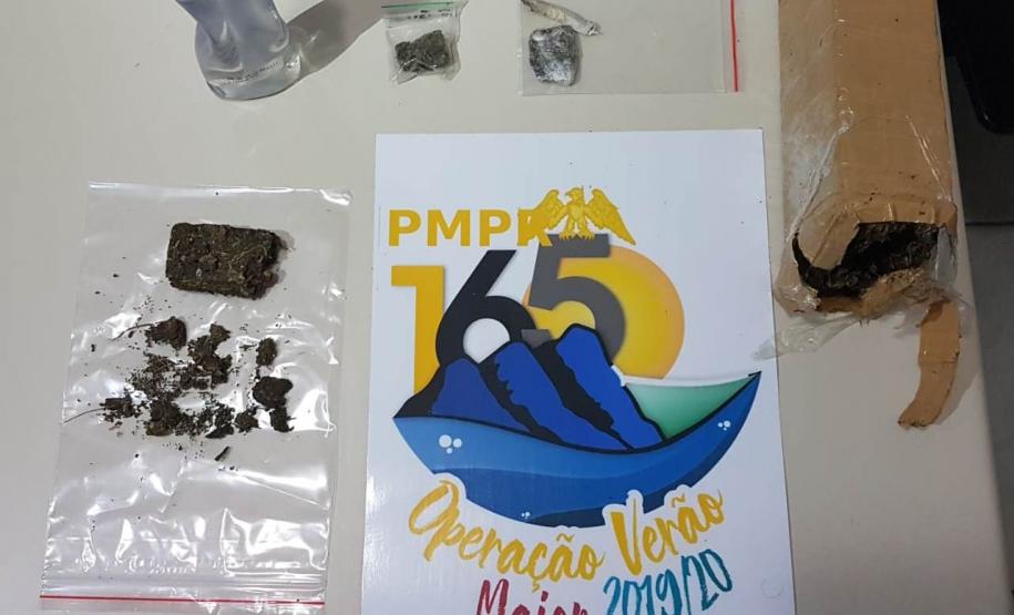 PM atende ocorrência de ameaça e acaba localizando mais de meio quilo de maconha em Pontal do Paraná