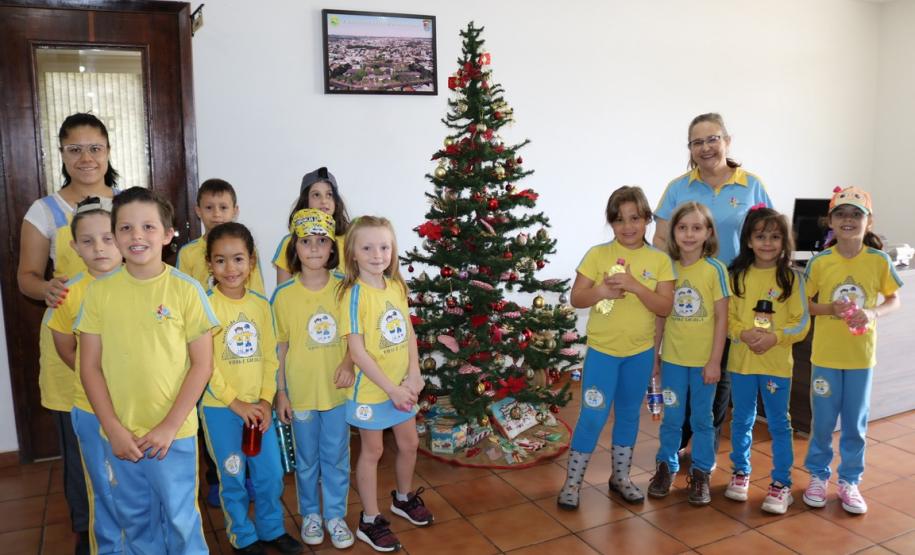 Alunos da Associação Educacional Nossa Escola visitam sede do 3° Batalhão em Pato Branco (PR)