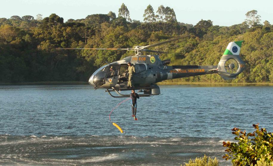 Batalhão aéreo da PM faz exercício com equipes médicas em preparação a Operação Verão 2019/2020