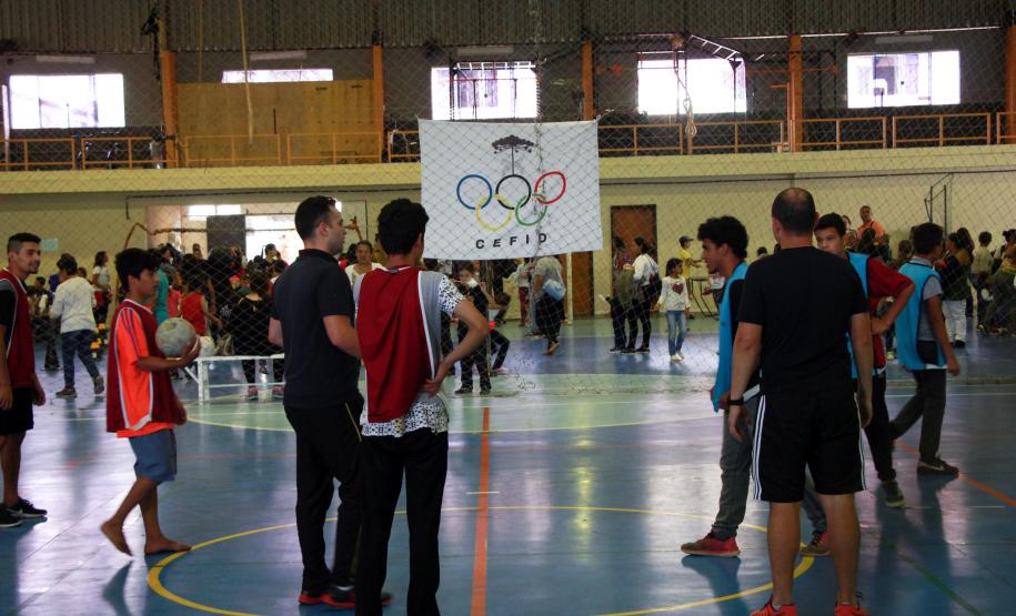Natal Solidário da PM presenteia mais de 180 crianças com brinquedos, brincadeiras e Papai Noel em Curitiba (PR)