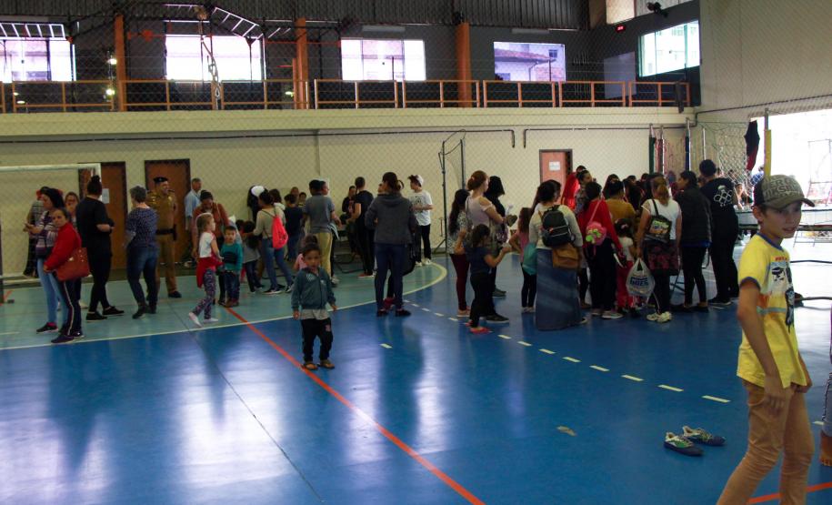 Natal Solidário da PM presenteia mais de 180 crianças com brinquedos, brincadeiras e Papai Noel em Curitiba (PR)