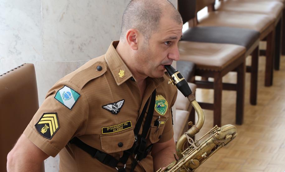 Banda da PM homenageia Comandante-Geral com música e comemora promoção de integrantes em solenidade no Palácio do Iguaçu