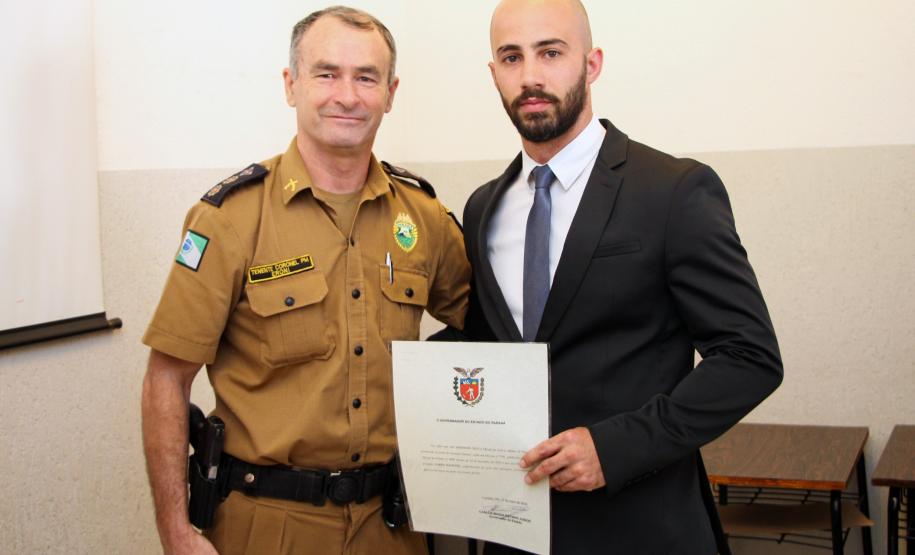 Durante solenidade, oficiais da Diretoria de Pessoal recebem Carta Patente em Curitiba