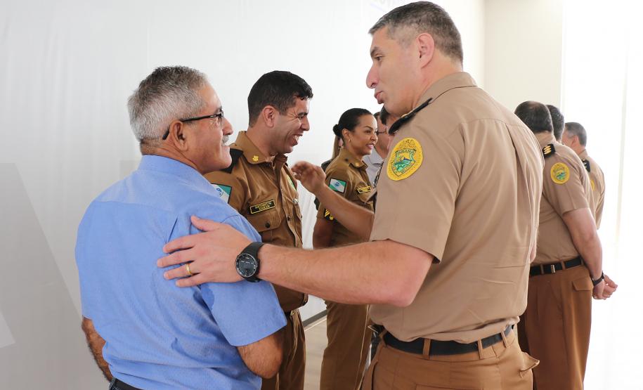 Banda da PM homenageia Comandante-Geral com música e comemora promoção de integrantes em solenidade no Palácio do Iguaçu