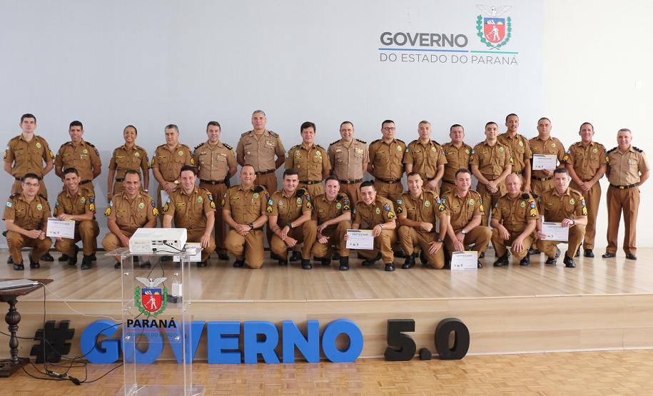 Banda da PM homenageia Comandante-Geral com música e comemora promoção de integrantes em solenidade no Palácio do Iguaçu