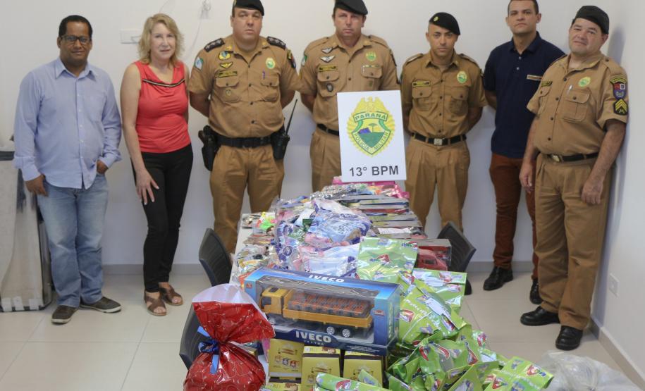 PM arrecada mais de 300 brinquedos e entrega para crianças de diversos bairros de Curitiba