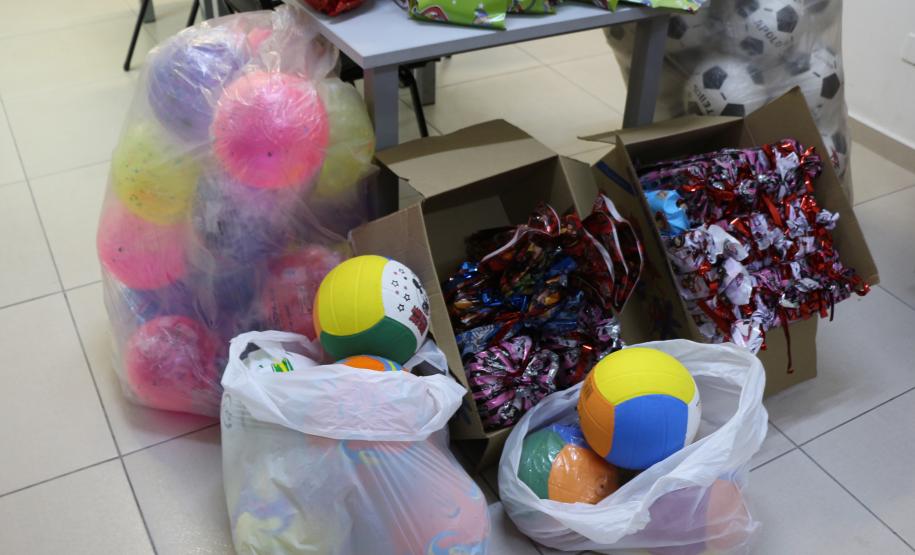 PM arrecada mais de 300 brinquedos e entrega para crianças de diversos bairros de Curitiba