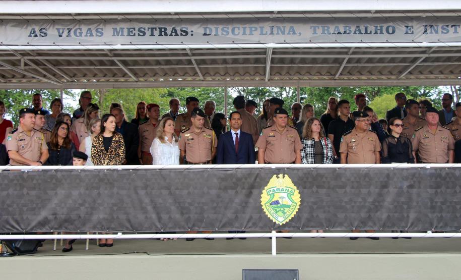 Colégio da PM em Curitiba forma 230 jovens no Ensino Médio durante solenidade militar na RMC