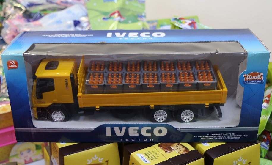 PM arrecada mais de 300 brinquedos e entrega para crianças de diversos bairros de Curitiba