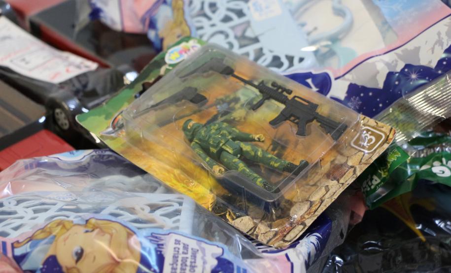 PM arrecada mais de 300 brinquedos e entrega para crianças de diversos bairros de Curitiba