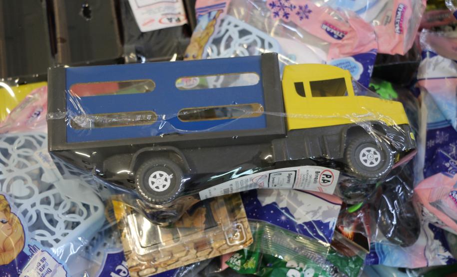 PM arrecada mais de 300 brinquedos e entrega para crianças de diversos bairros de Curitiba