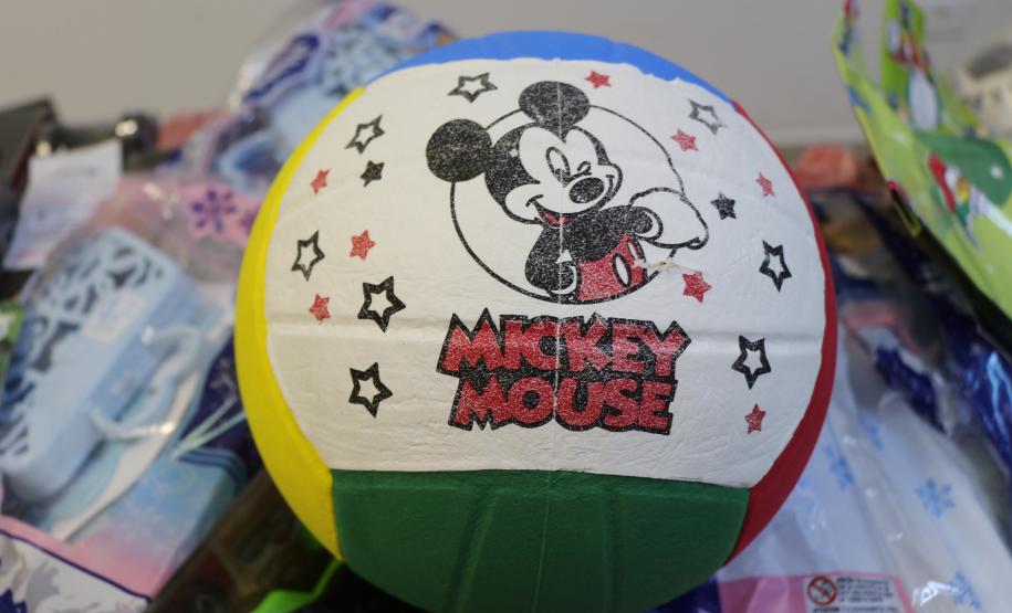 PM arrecada mais de 300 brinquedos e entrega para crianças de diversos bairros de Curitiba