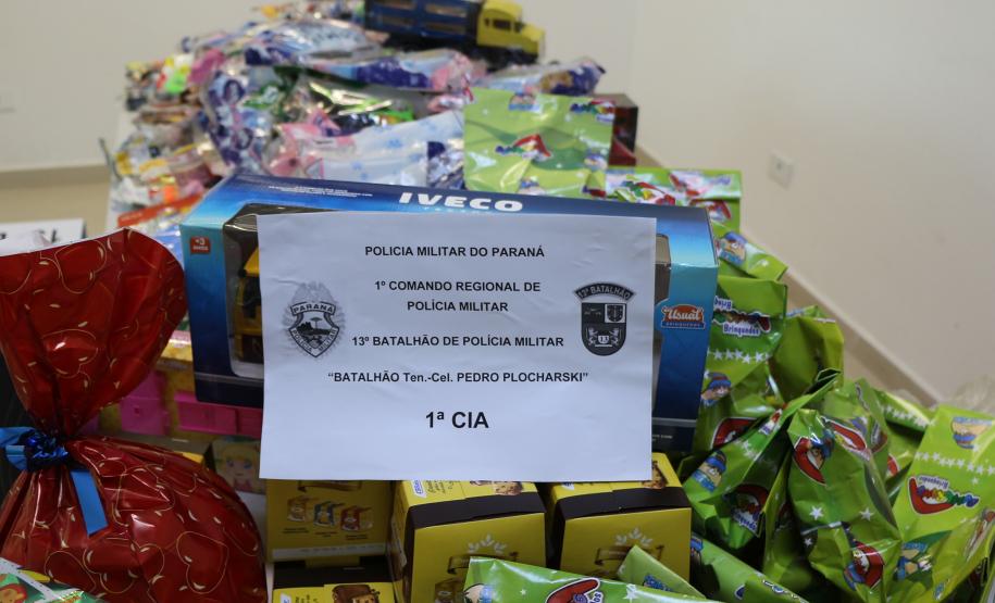 PM arrecada mais de 300 brinquedos e entrega para crianças de diversos bairros de Curitiba