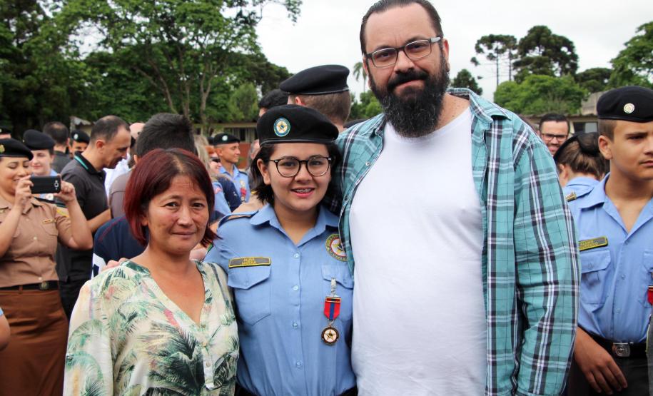 Colégio da PM em Curitiba forma 230 jovens no Ensino Médio durante solenidade militar na RMC