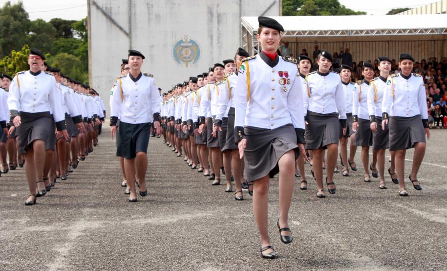 Colégio da PM em Curitiba forma 230 jovens no Ensino Médio durante solenidade militar na RMC