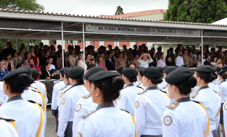 Colégio da PM em Curitiba forma 230 jovens no Ensino Médio durante solenidade militar na RMC