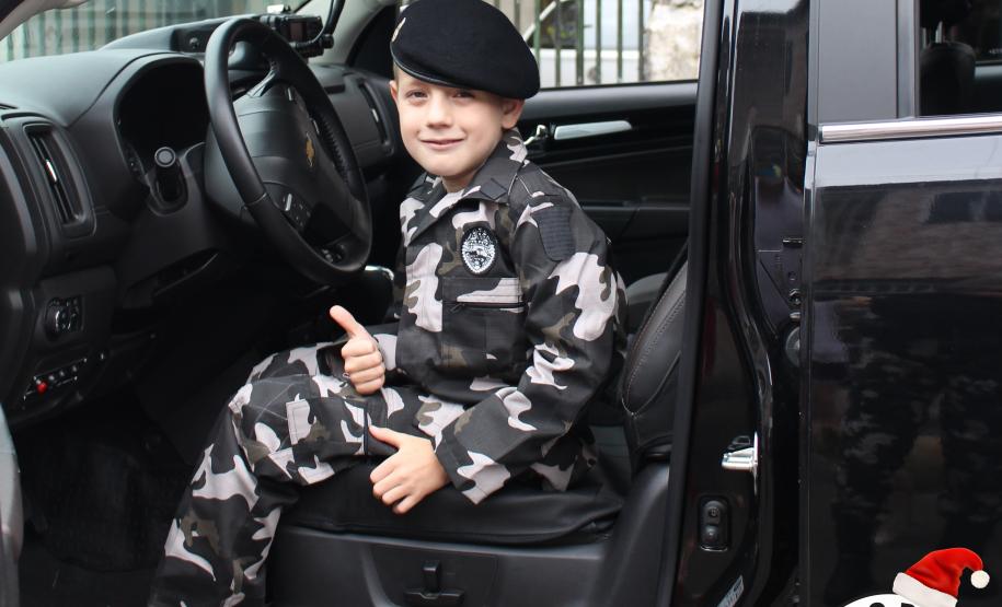 BOPE realiza sonho de crianças e entrega fardinha em Curitiba e na Região Metropolitana de Curitiba (RMC)