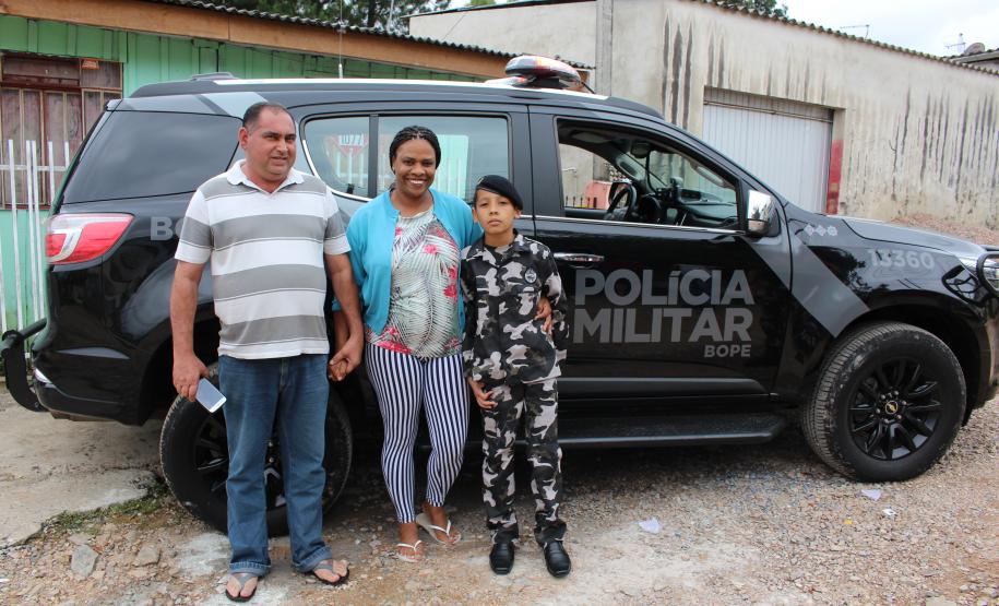 BOPE realiza sonho de crianças e entrega fardinha em Curitiba e na Região Metropolitana de Curitiba (RMC)