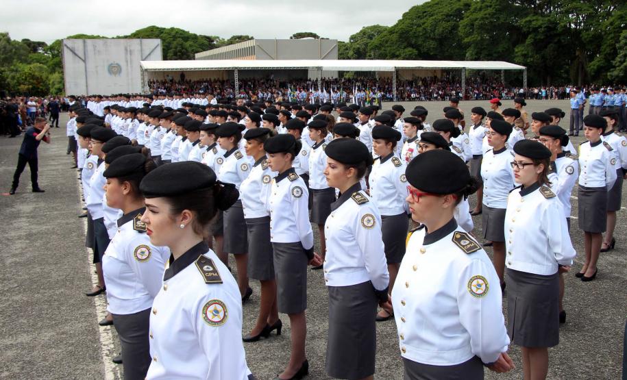 Colégio da PM em Curitiba forma 230 jovens no Ensino Médio durante solenidade militar na RMC