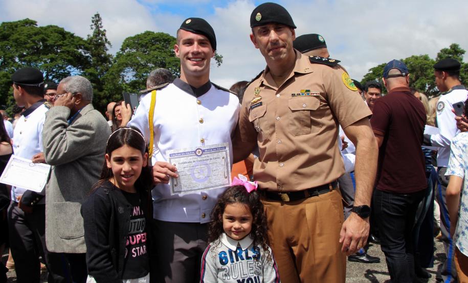 Colégio da PM em Curitiba forma 230 jovens no Ensino Médio durante solenidade militar na RMC